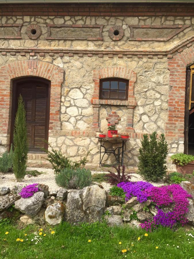 Hotel Levendula Porta Es Pajtaszinhaz Orfű Exterior foto
