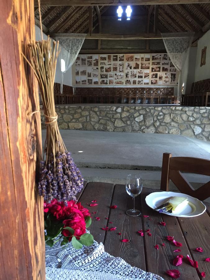 Hotel Levendula Porta Es Pajtaszinhaz Orfű Exterior foto